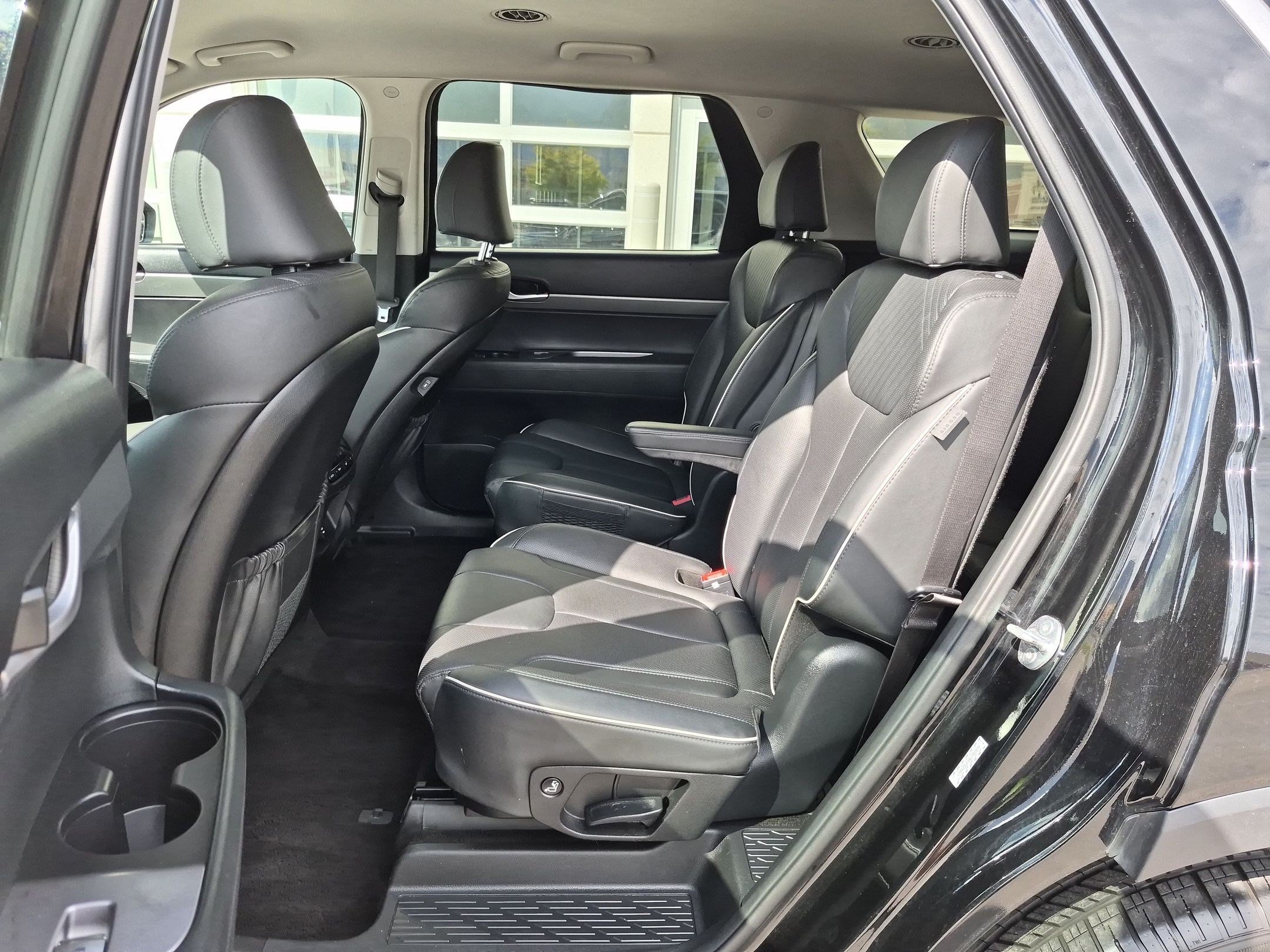 Used 2024 Abyss Black Pearl Hyundai SEL 7P image 28