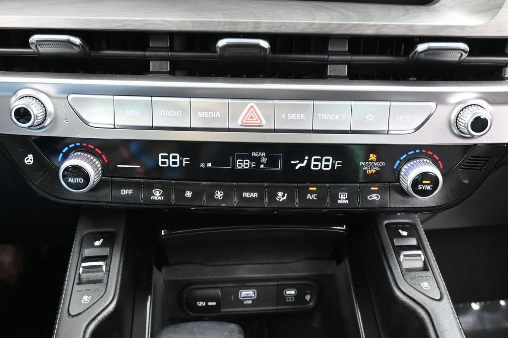 Used 2024 Wolf Gray Kia EX X-Line image 21