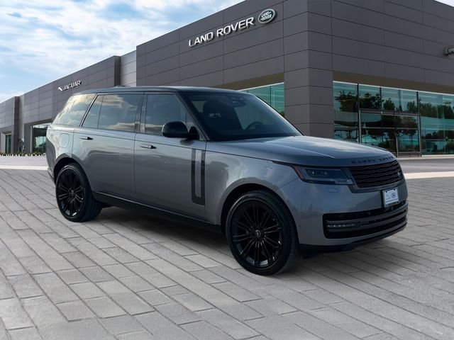 Used 2024 Gray Land Rover SE image 7