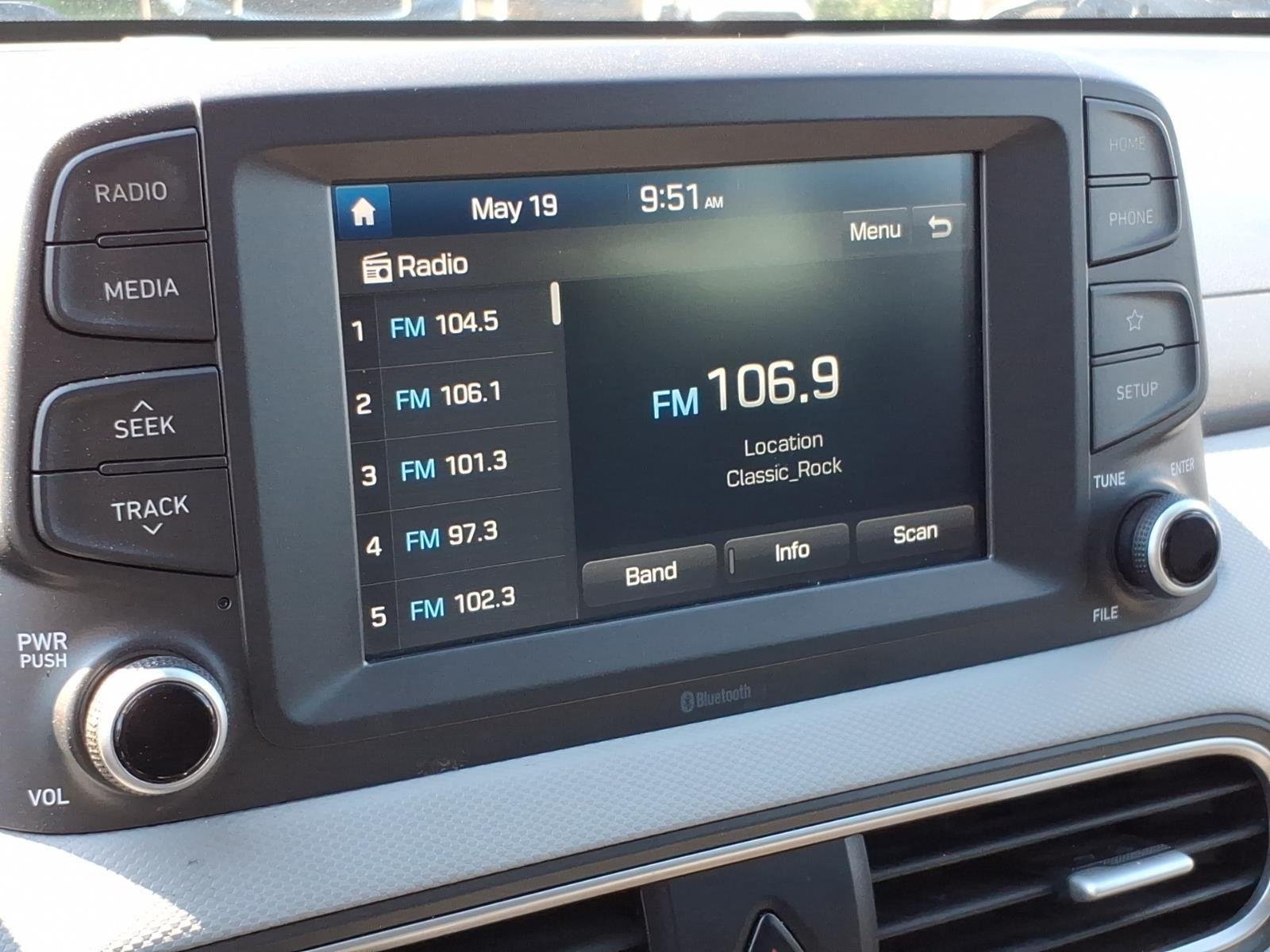 Used 2019 Chalk White Hyundai SE image 18