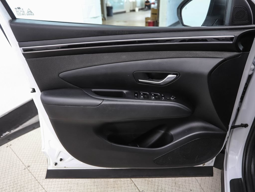 Used 2023 White Pearl Hyundai SEL image 9