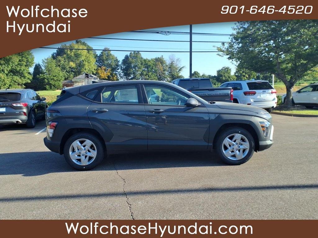 New 2027 Gray Hyundai SE FWD image 6