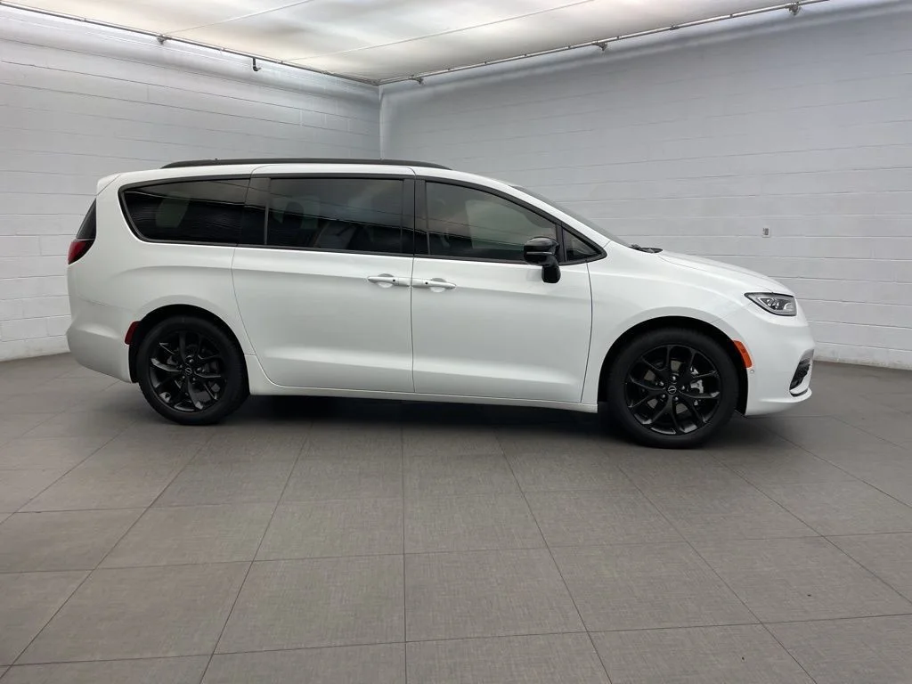 New 2026 White Chrysler Limited image 2