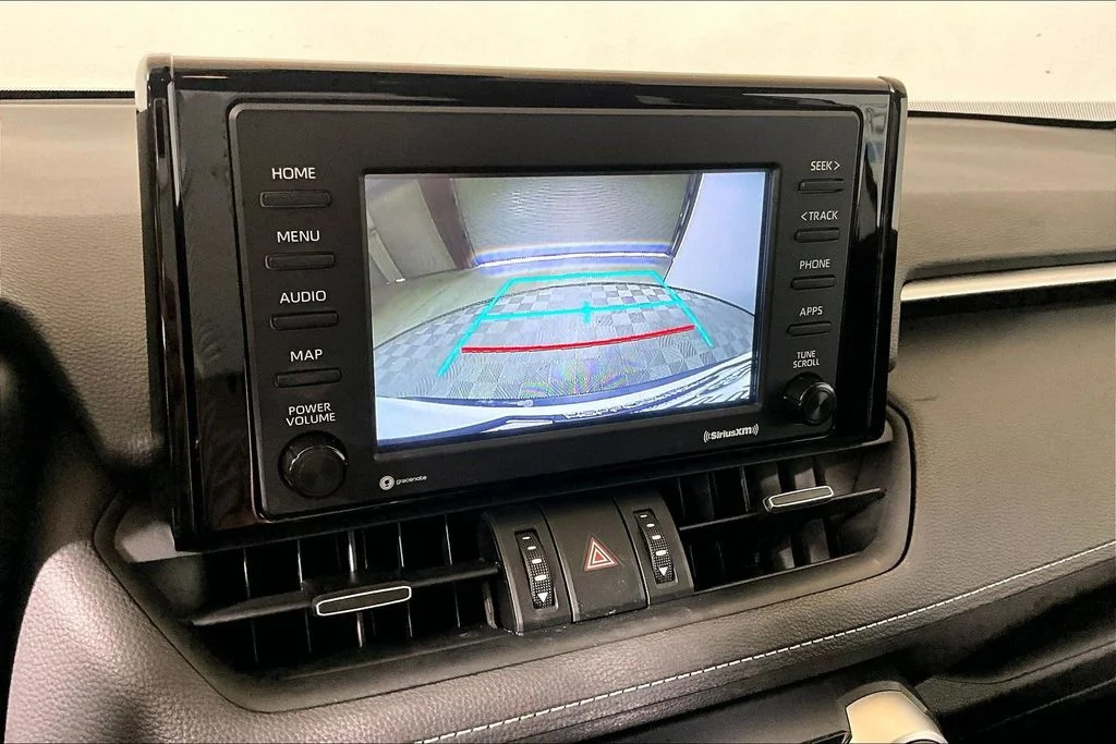 Used 2020 White Toyota XLE Premium image 17