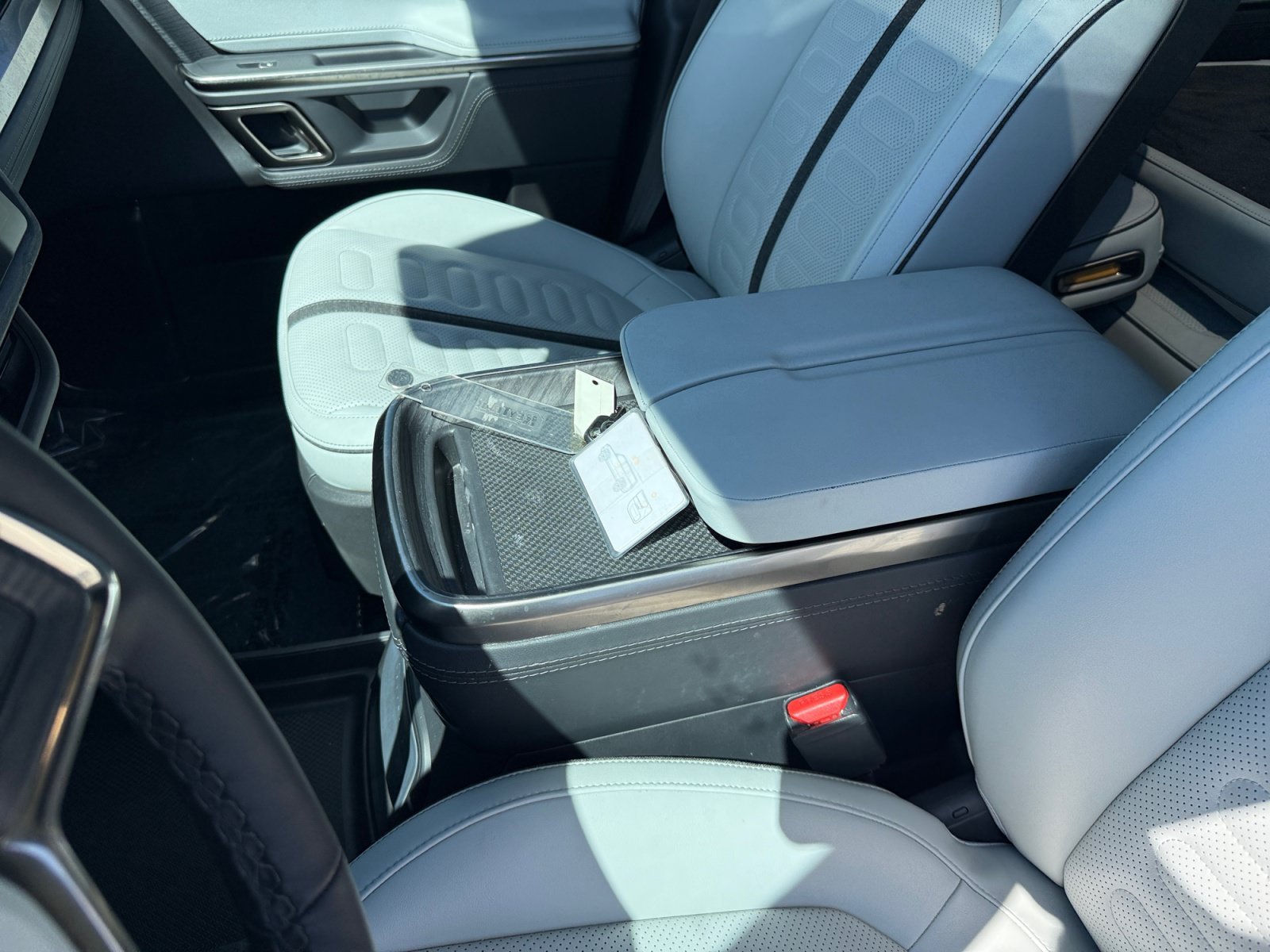 Used 2024 La Silver Rivian Adventure Dual Motor Standard Pack image 14