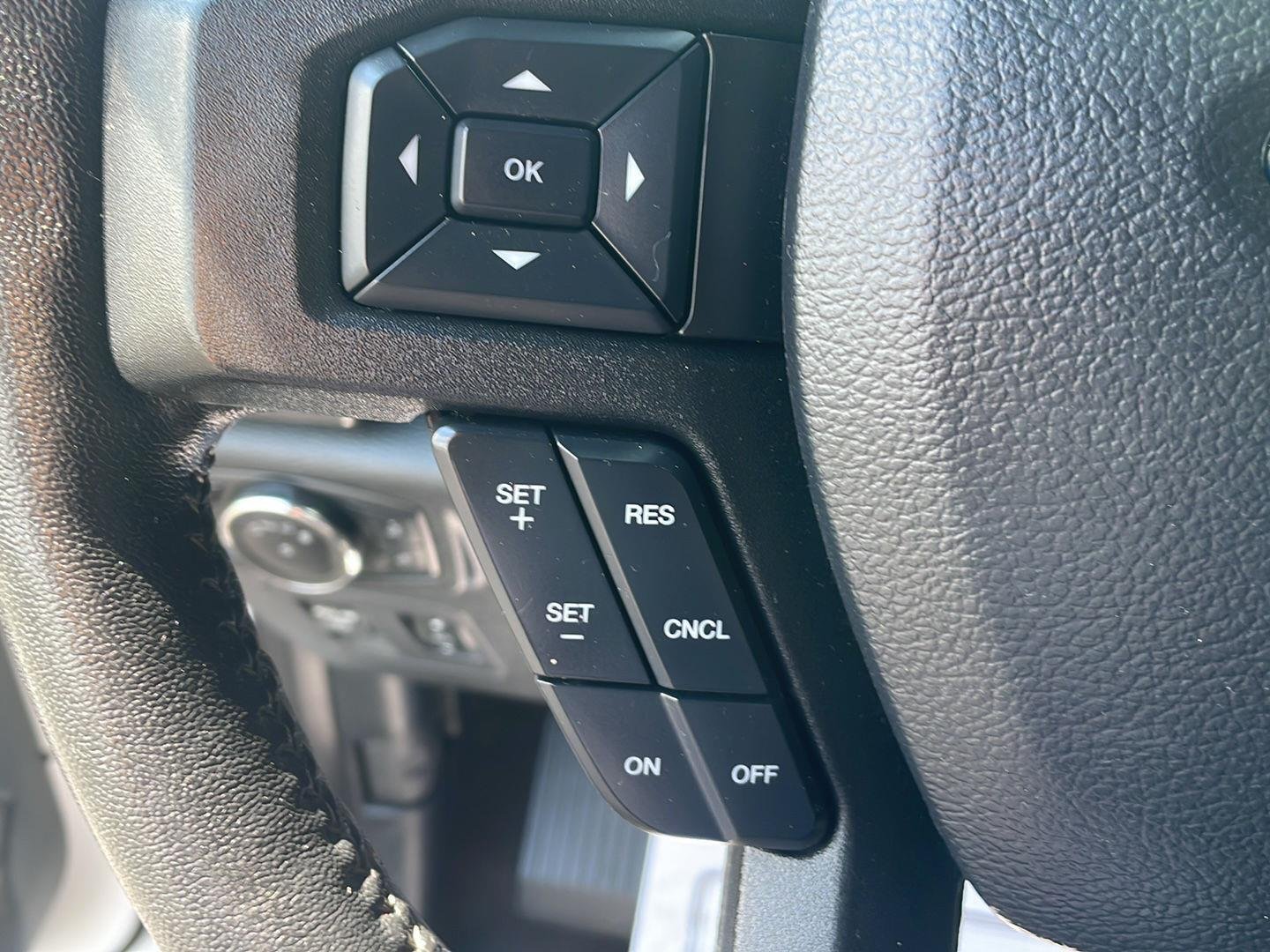 Certified Used 2020 Oxford White Ford XLT image 17