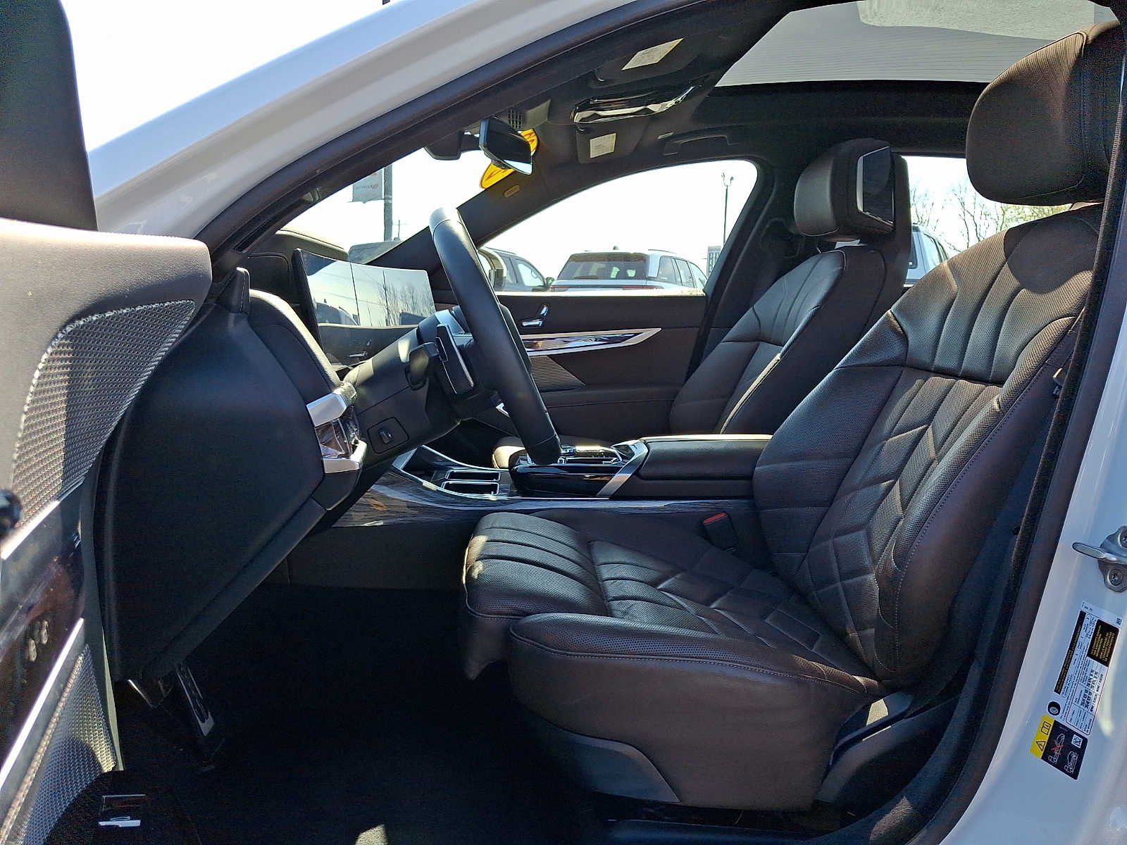 Used 2025 Mineral White Metallic BMW 750e xDrive image 13