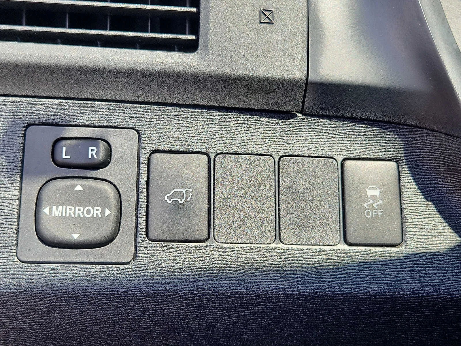 Used 2013 Black Toyota XLE image 25