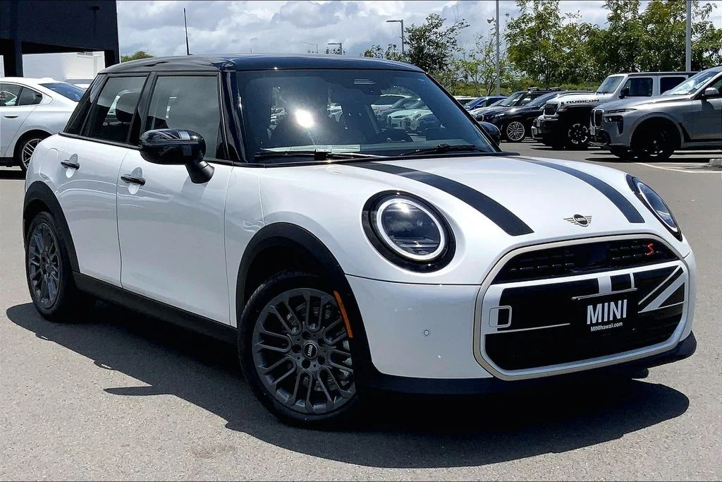 2026 MINI Hardtop Cooper S Signature's photo