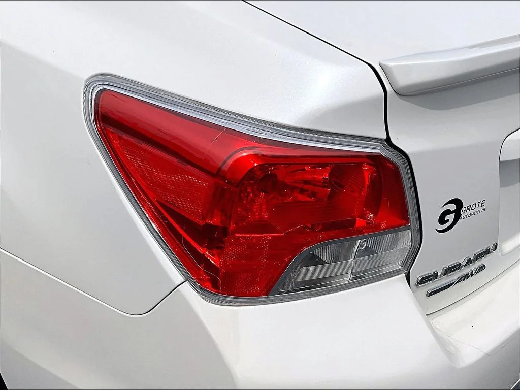 Used 2015 White Subaru 2.0i Premium image 29