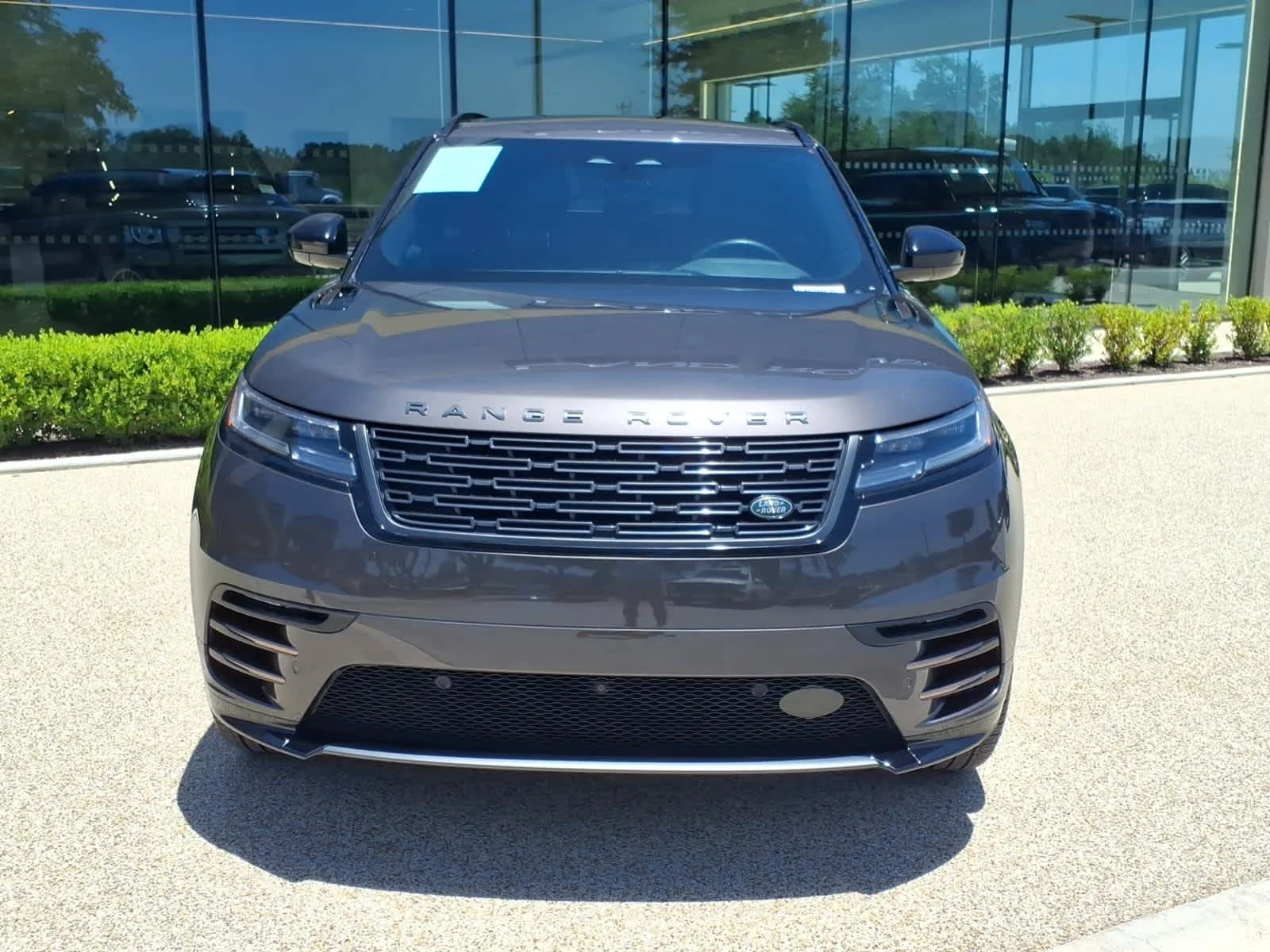 Certified Used 2024 Charente Grey Premium Metallic Land Rover Dynamic SE image 3