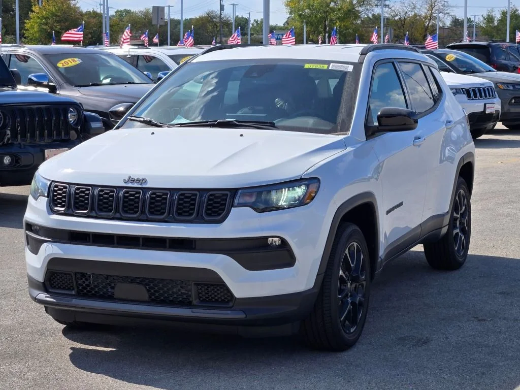 New 2026 Bright White Clearcoat Jeep Latitude image 3