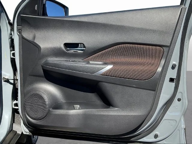 Used 2024 Gray Nissan SR image 29