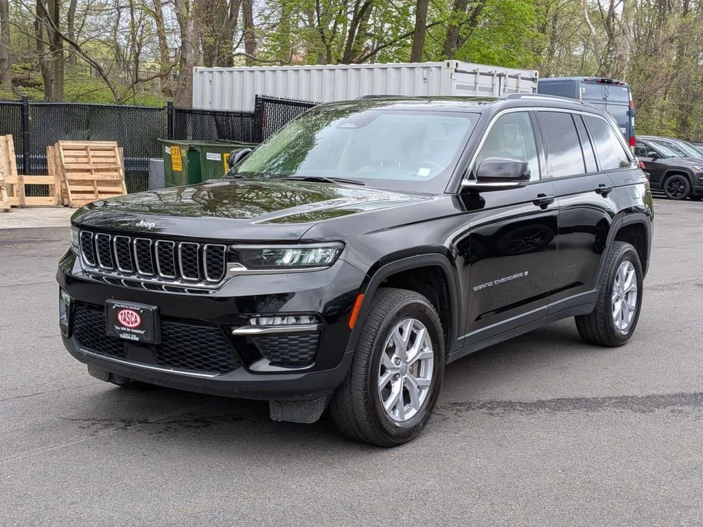 Used 2022 Black Jeep Limited image 10