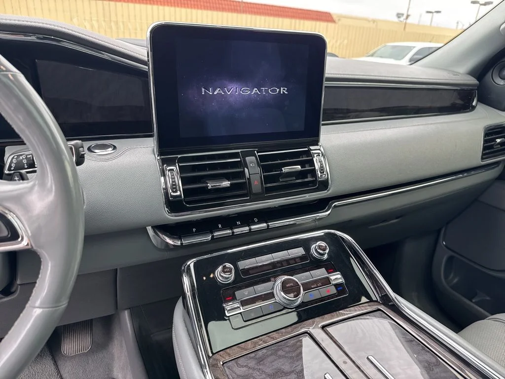 Used 2018 Gray Lincoln Reserve image 10