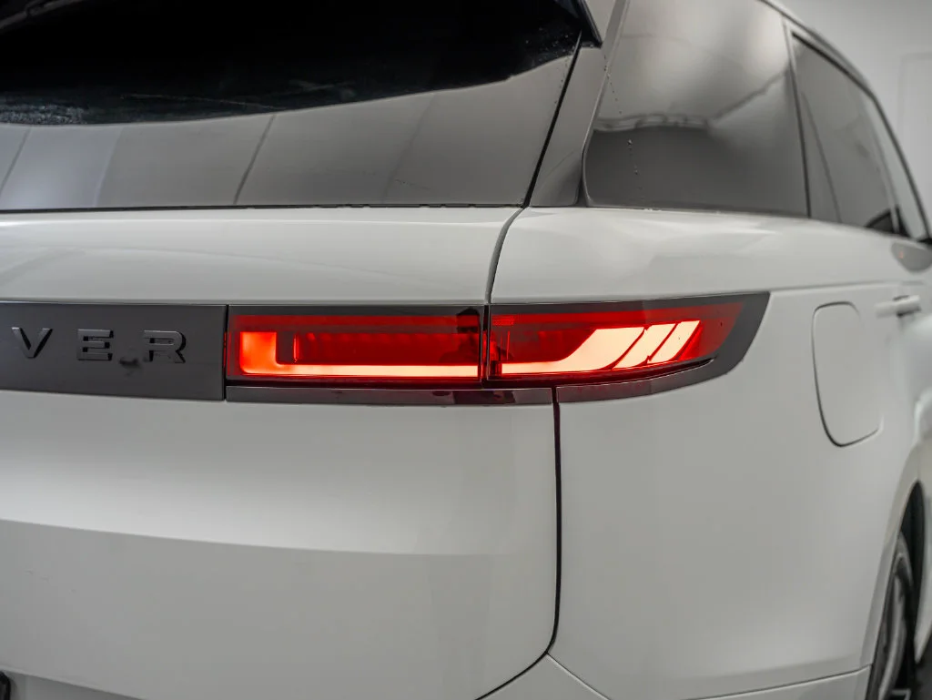 New 2026 Fuji White Land Rover Dynamic SE image 14