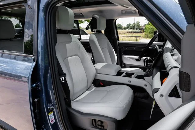 New 2026 Tasman Blue Land Rover X-Dynamic SE image 43