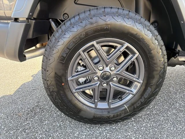 New 2026 Granite Crystal Metallic Clear-Coat Exterior Paint Jeep Sport S image 17