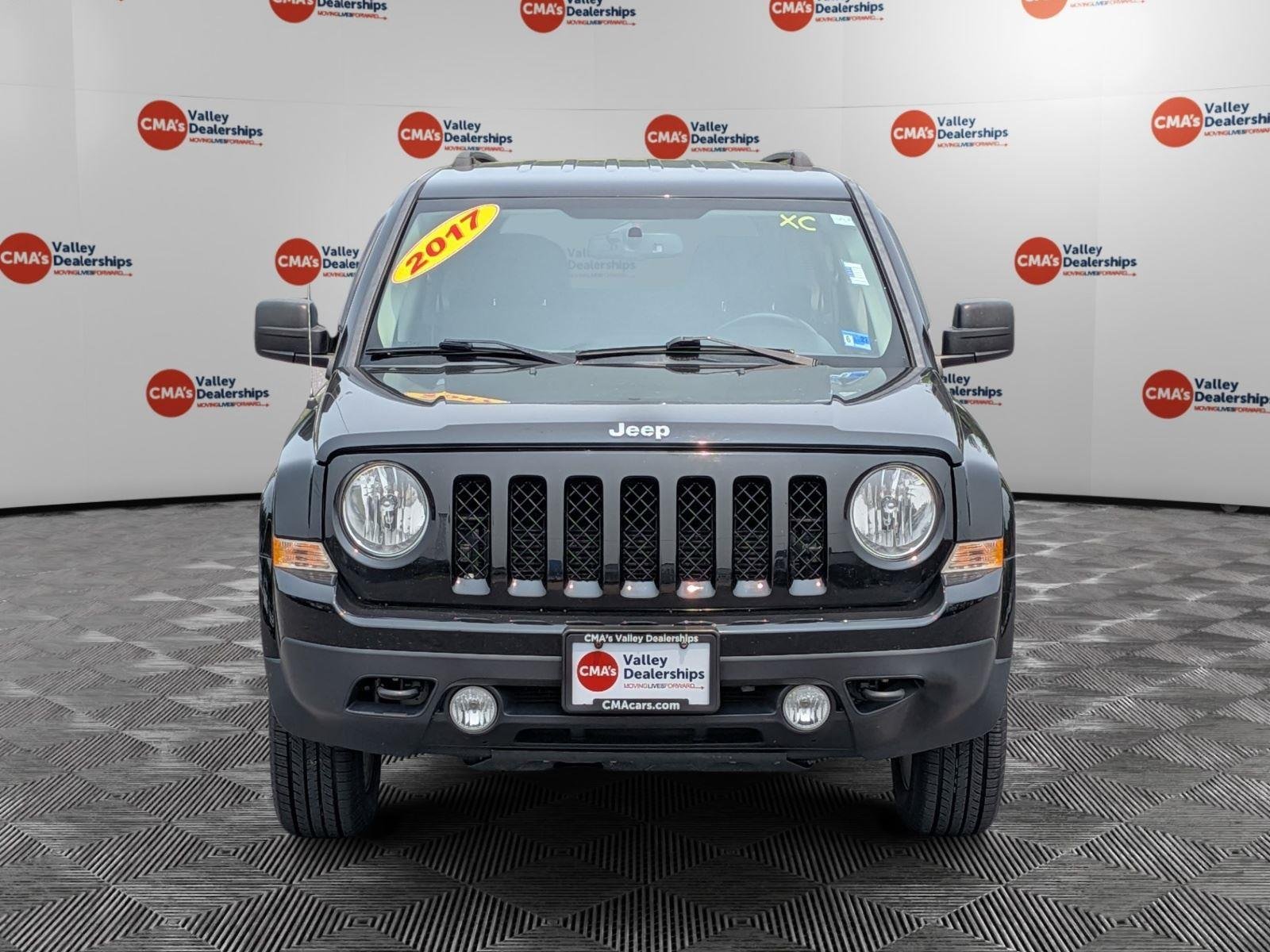 Used 2017 Black Clearcoat Jeep Latitude image 2
