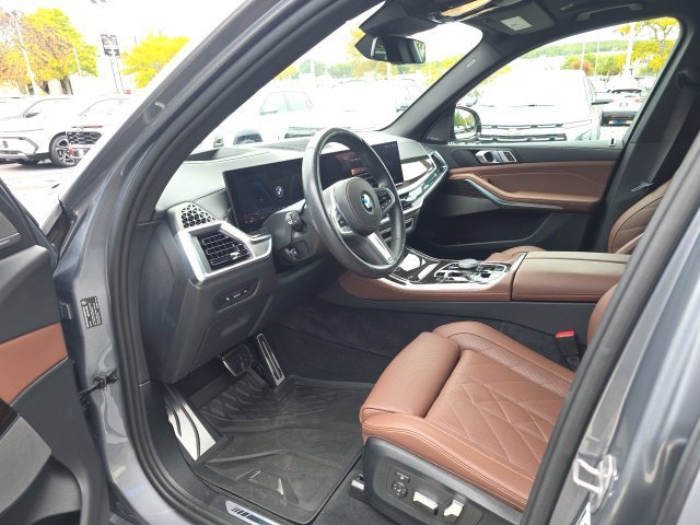 Used 2025 Gray BMW xDrive40i image 21