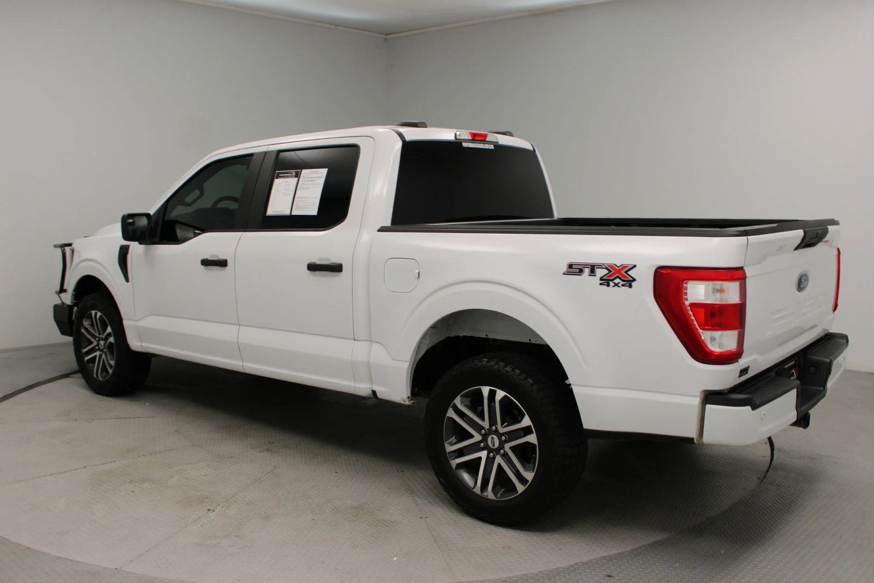 Used 2023 OXFORD WHITE Ford xl 4WD SUPERCREW 5.5