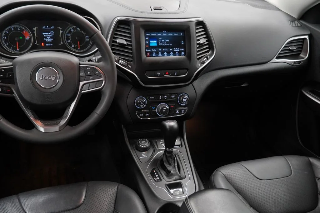 Used 2021 Red Jeep Latitude Lux image 20