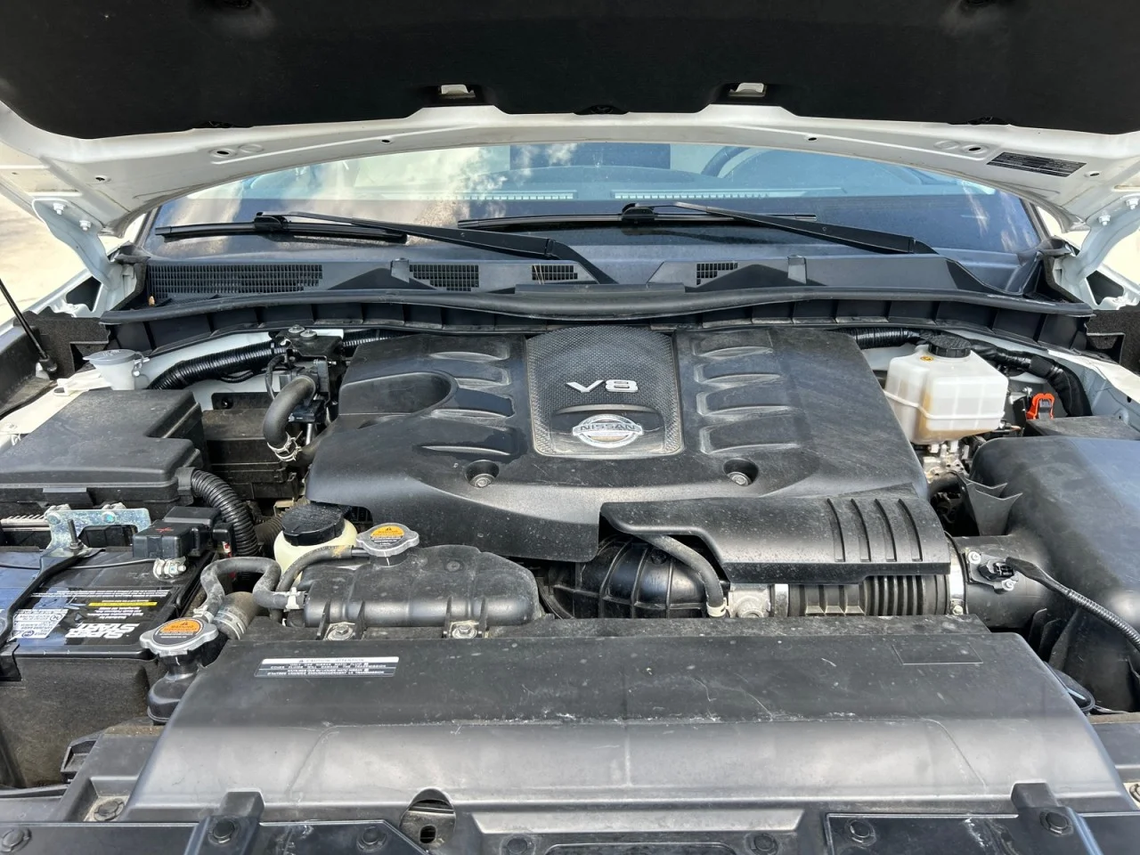 Used 2023 White Nissan Platinum image 8