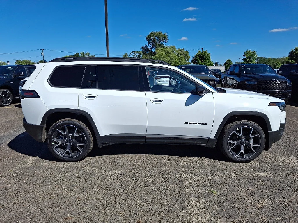New 2026 Bright White Clear-Coat Exterior Paint Jeep Overland image 9