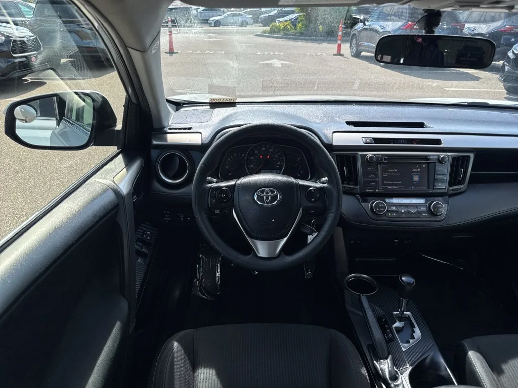 Used 2015 Silver Toyota XLE image 12