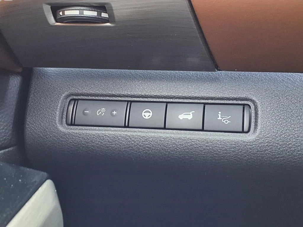 Used 2023 Gray Nissan Platinum image 17