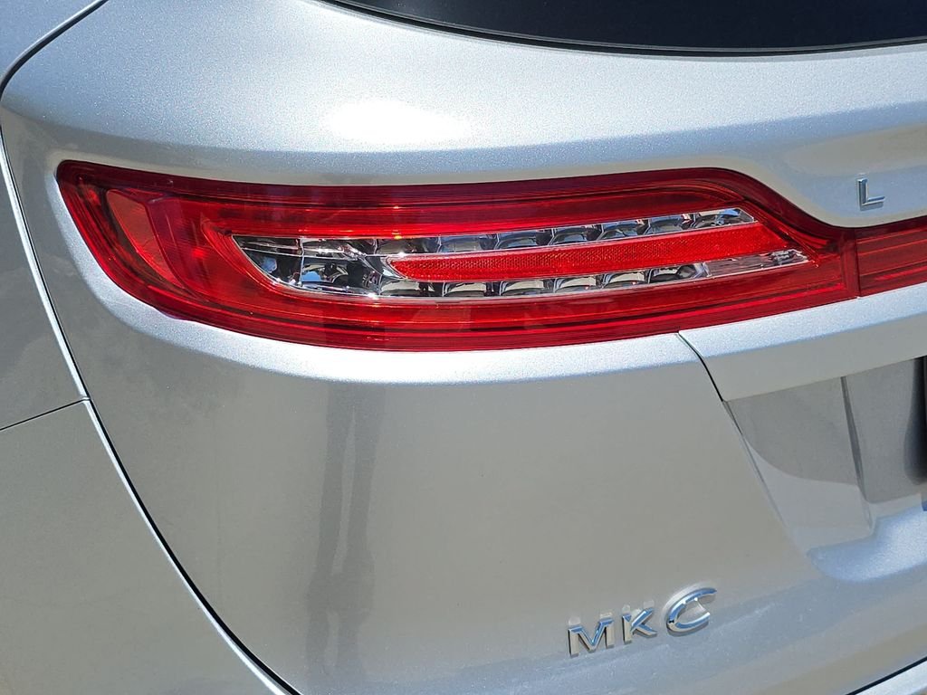 Used 2016 Silver Lincoln Select image 36