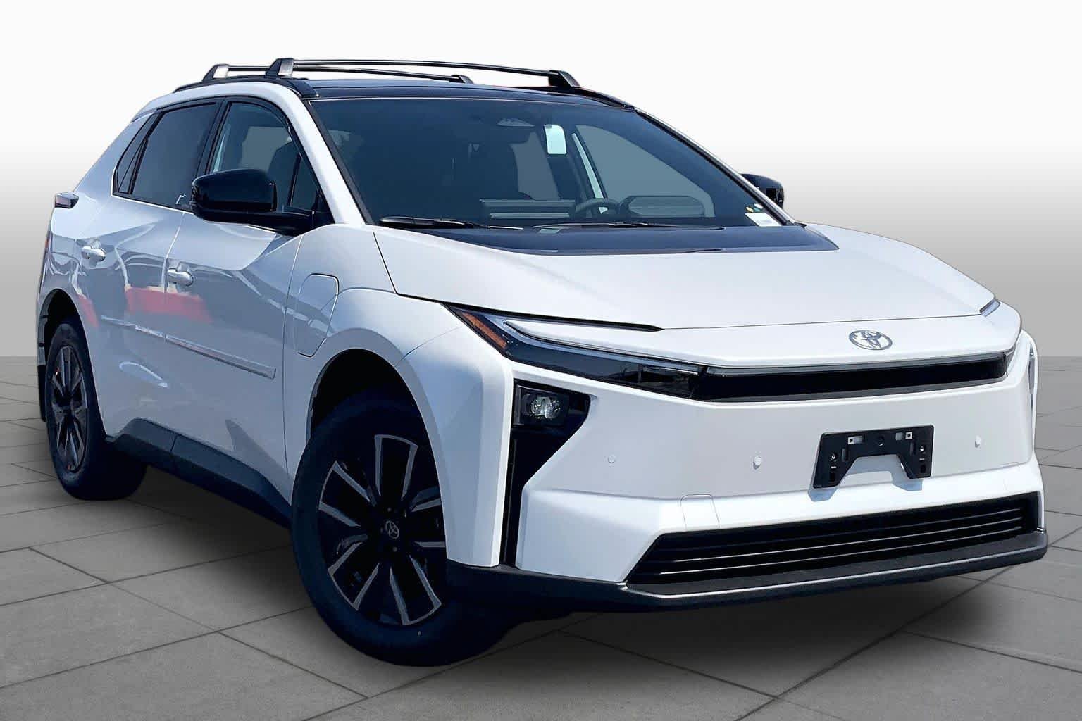 New 2026 Wind Chill Pearl Toyota XLE image 2