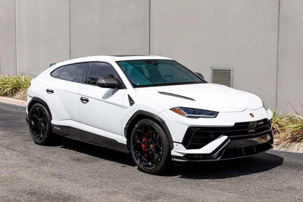 Used 2024 White Lamborghini Performante image 7