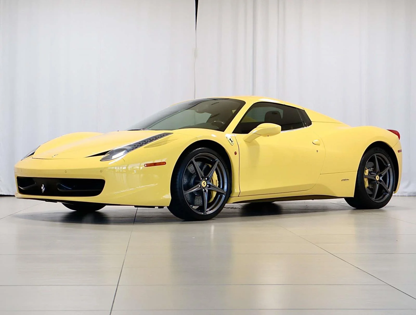 Used 2013 Giallo Modena Ferrari 2dr Conv image 43