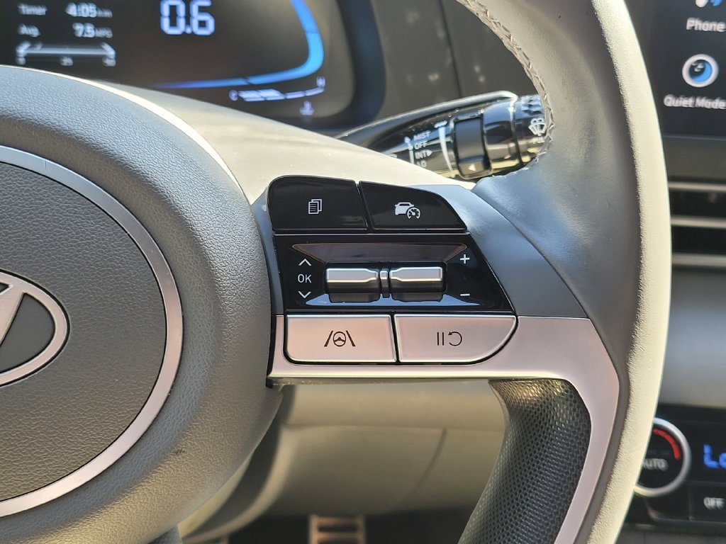 Used 2025 Silver Hyundai SEL Sport image 25