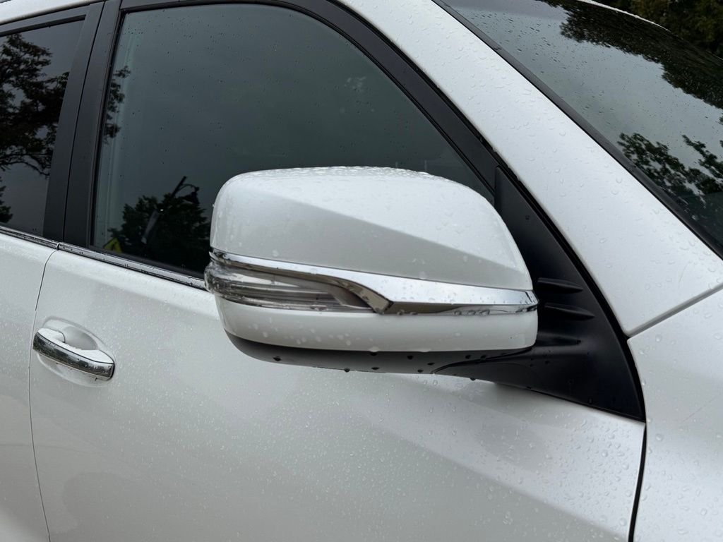 Used 2022 White Lexus 460 image 9