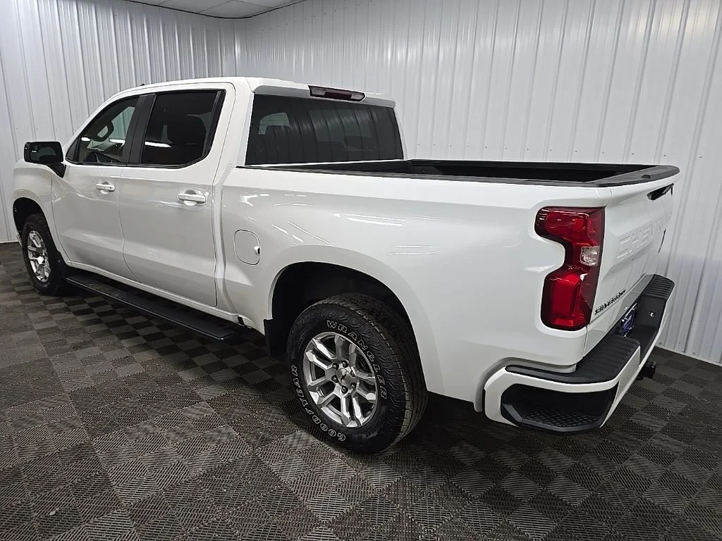 Used 2022 White Chevrolet RST image 9