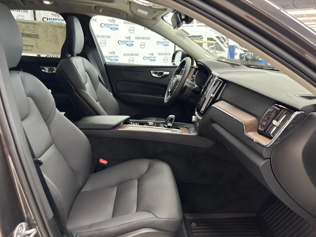 2024 Volvo XC60 Plus - Photo 15