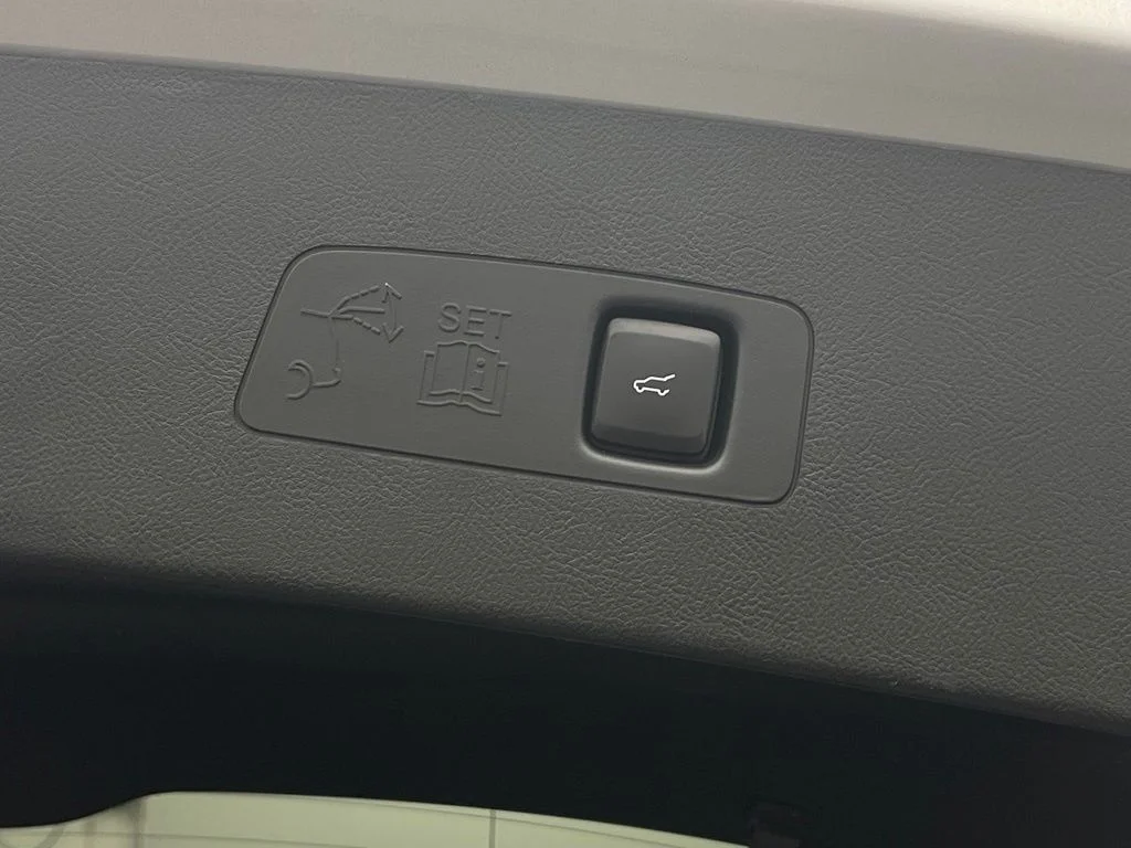 Used 2020 Ingot Silver Lincoln Standard image 11