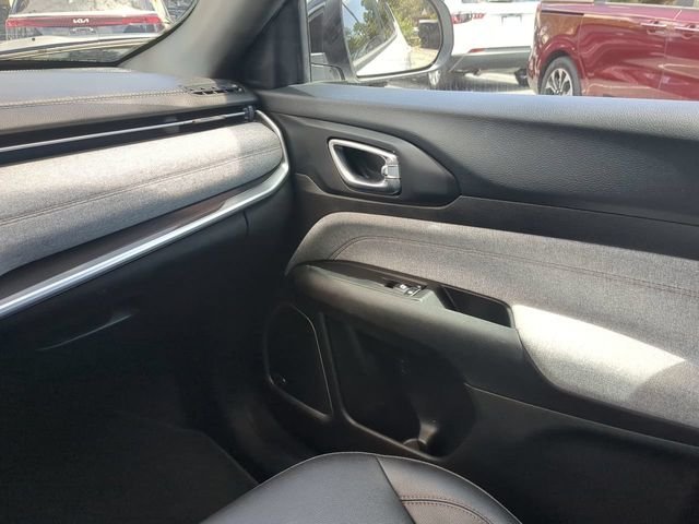 Certified Used 2023 White Jeep Latitude Lux image 19