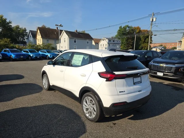 New 2027 White Chevrolet LT image 4