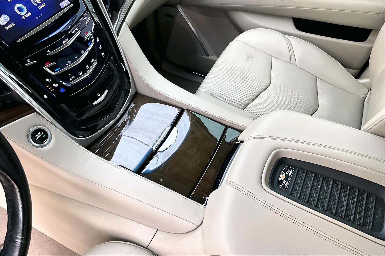 Used 2019 Crystal White Tricoat Cadillac Premium Luxury image 17