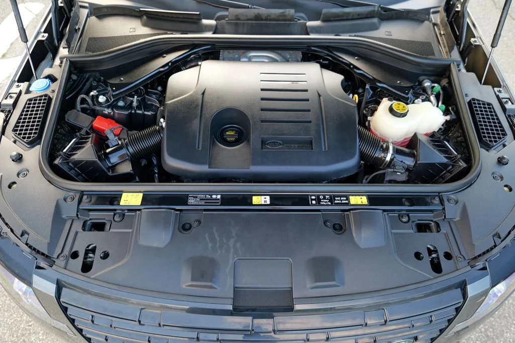 Used 2025 Gray Land Rover SE image 59