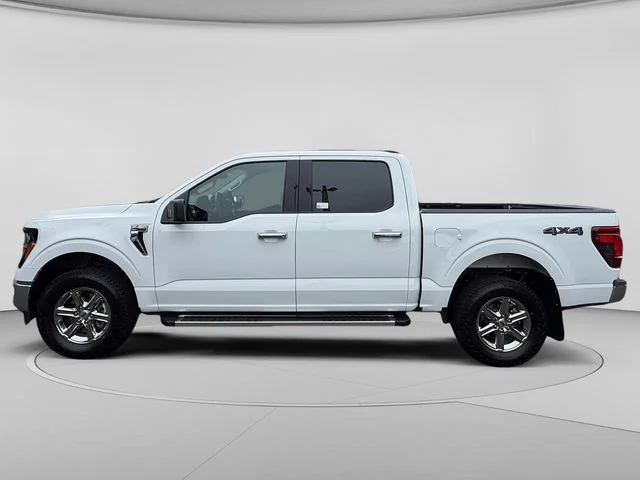 Used 2025 Oxford White Ford XLT image 2