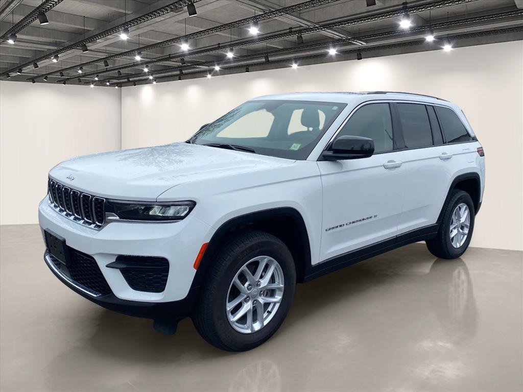 Used 2023 Bright White Clearcoat Jeep Laredo image 3