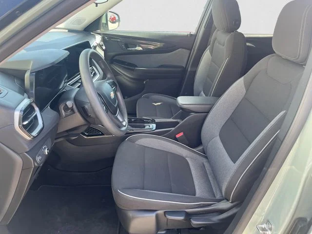 Used 2025 Green Chevrolet LT image 9