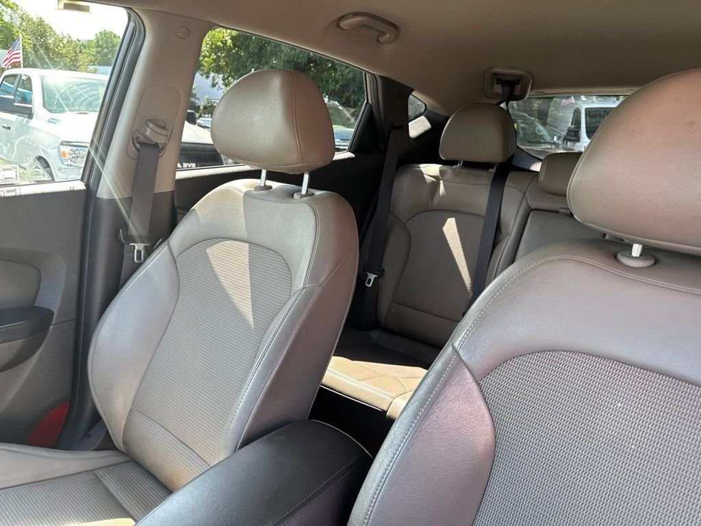 Used 2014 Brown Hyundai SE image 13