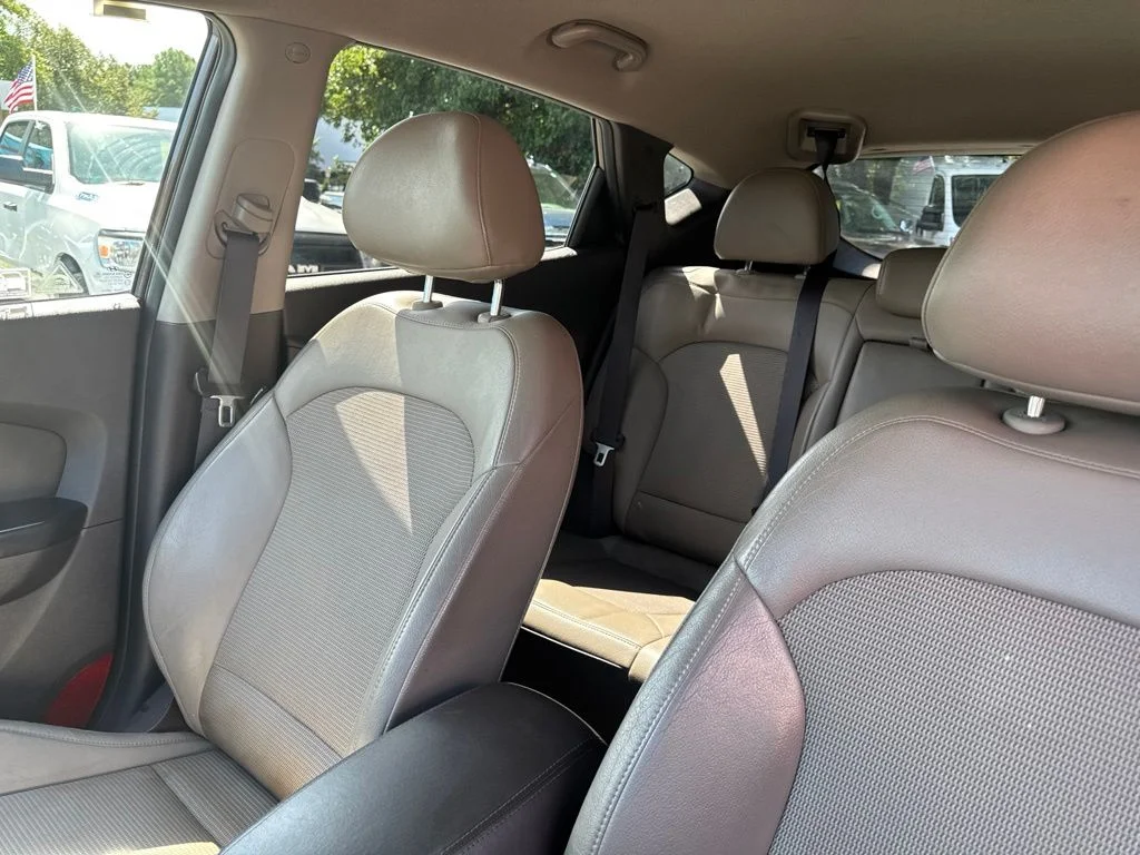 Used 2014 Brown Hyundai SE image 12
