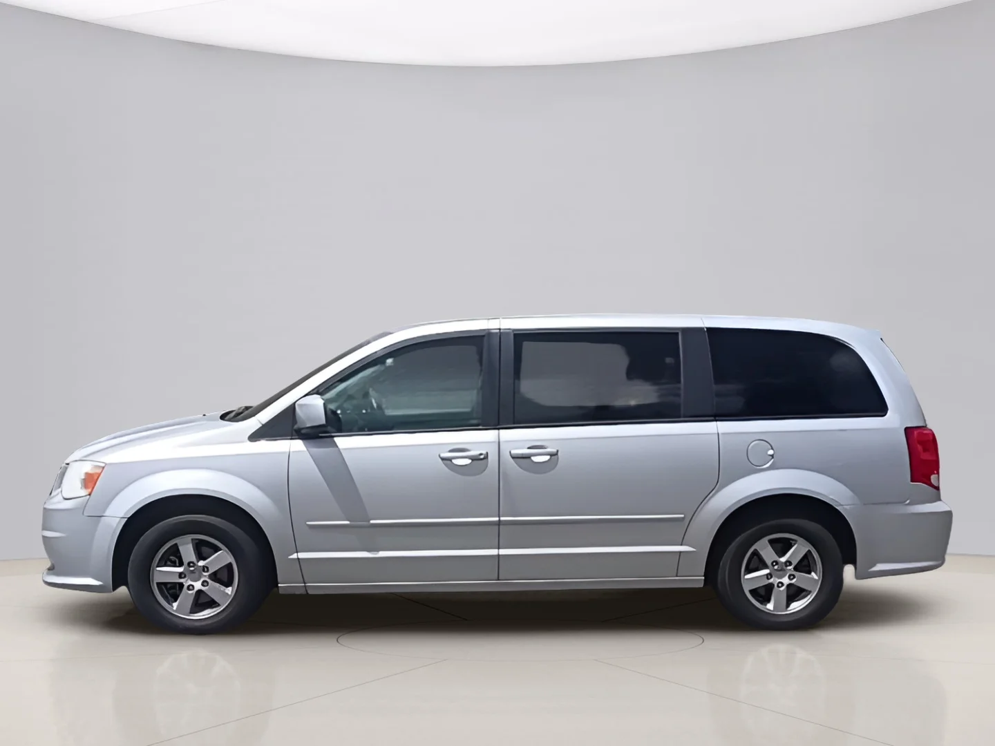 Used 2011 Silver Dodge MAINSTREET image 2