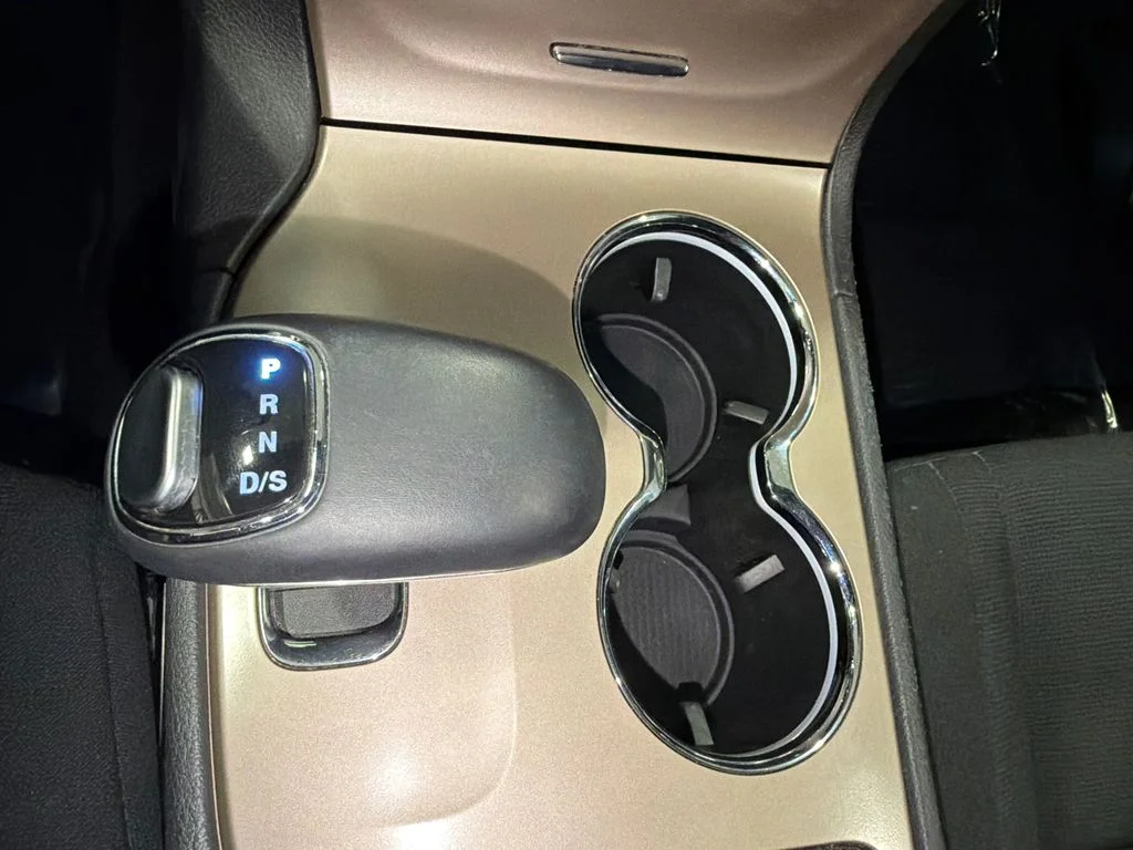 Used 2015 Bright White Clearcoat Jeep Laredo image 33